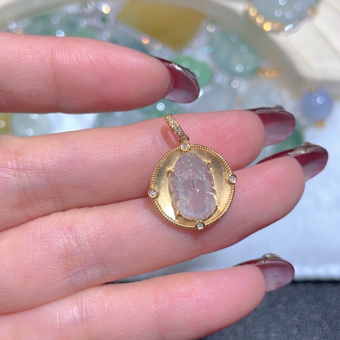 翡翠颈饰18K金镶嵌翡翠