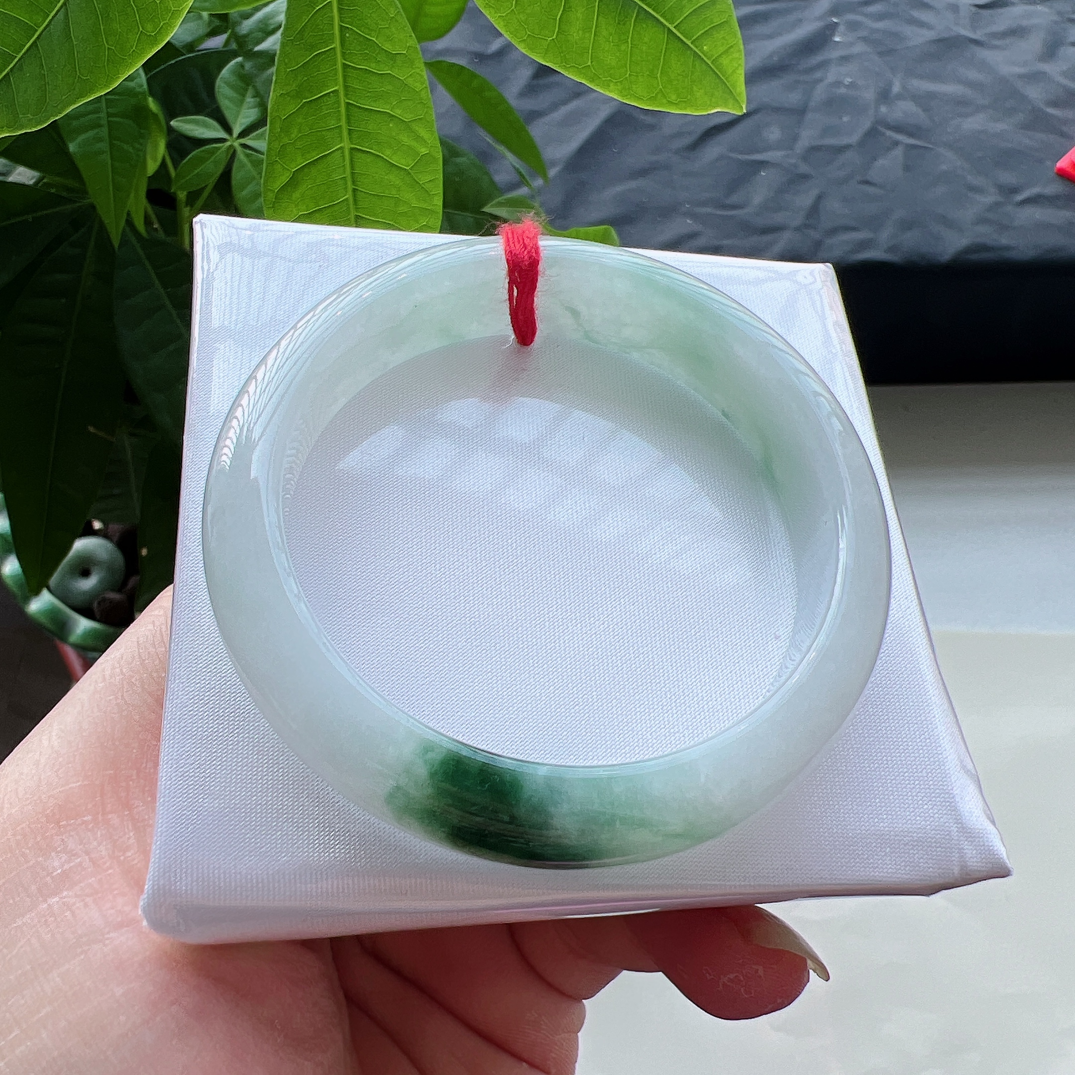 手机实拍0色差缅甸翡翠A货老坑冰糯种51圈飘花飘绿正圈小圈口手镯