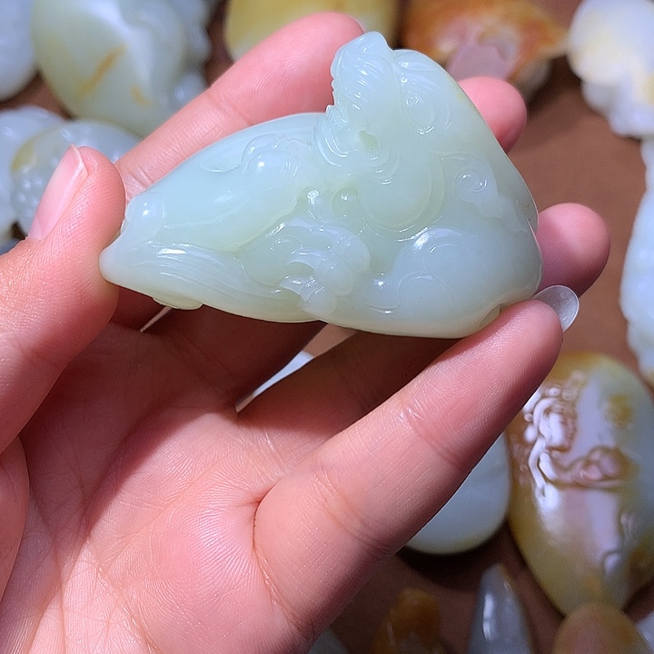行***疆和田玉未镶嵌颈饰