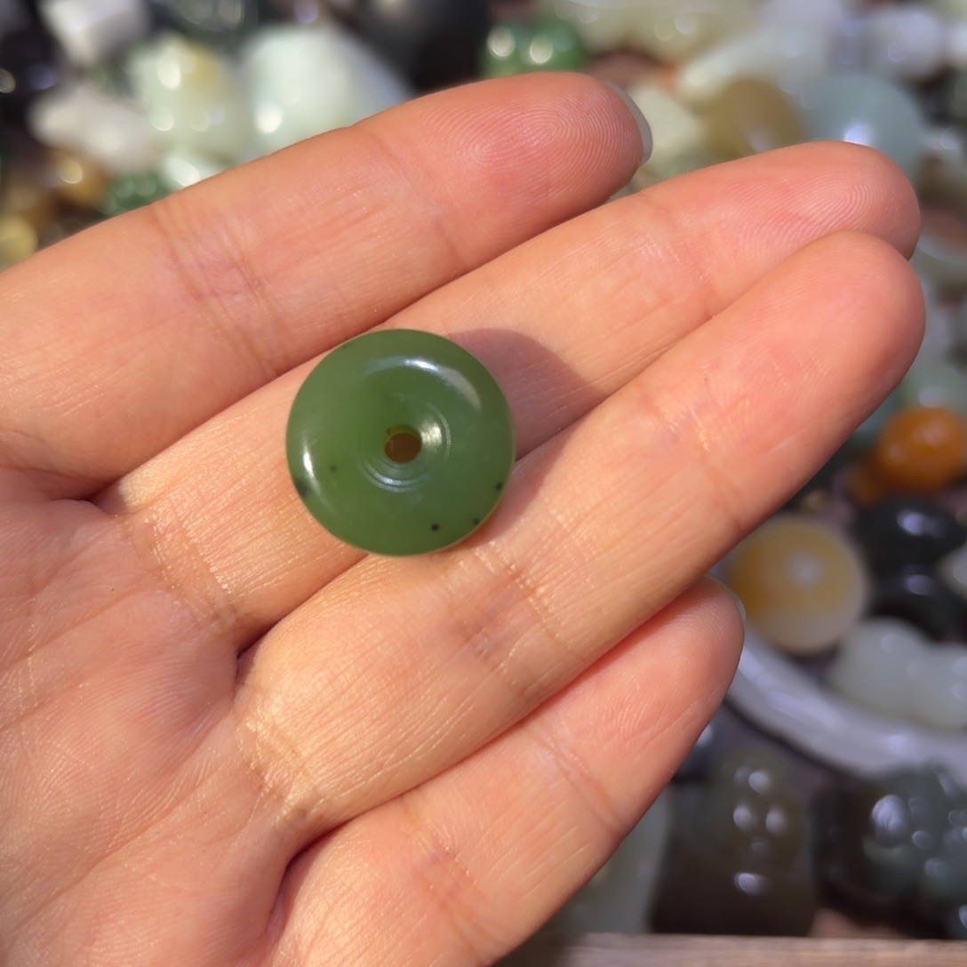 巴***巴和田玉未镶嵌珠宝半成品