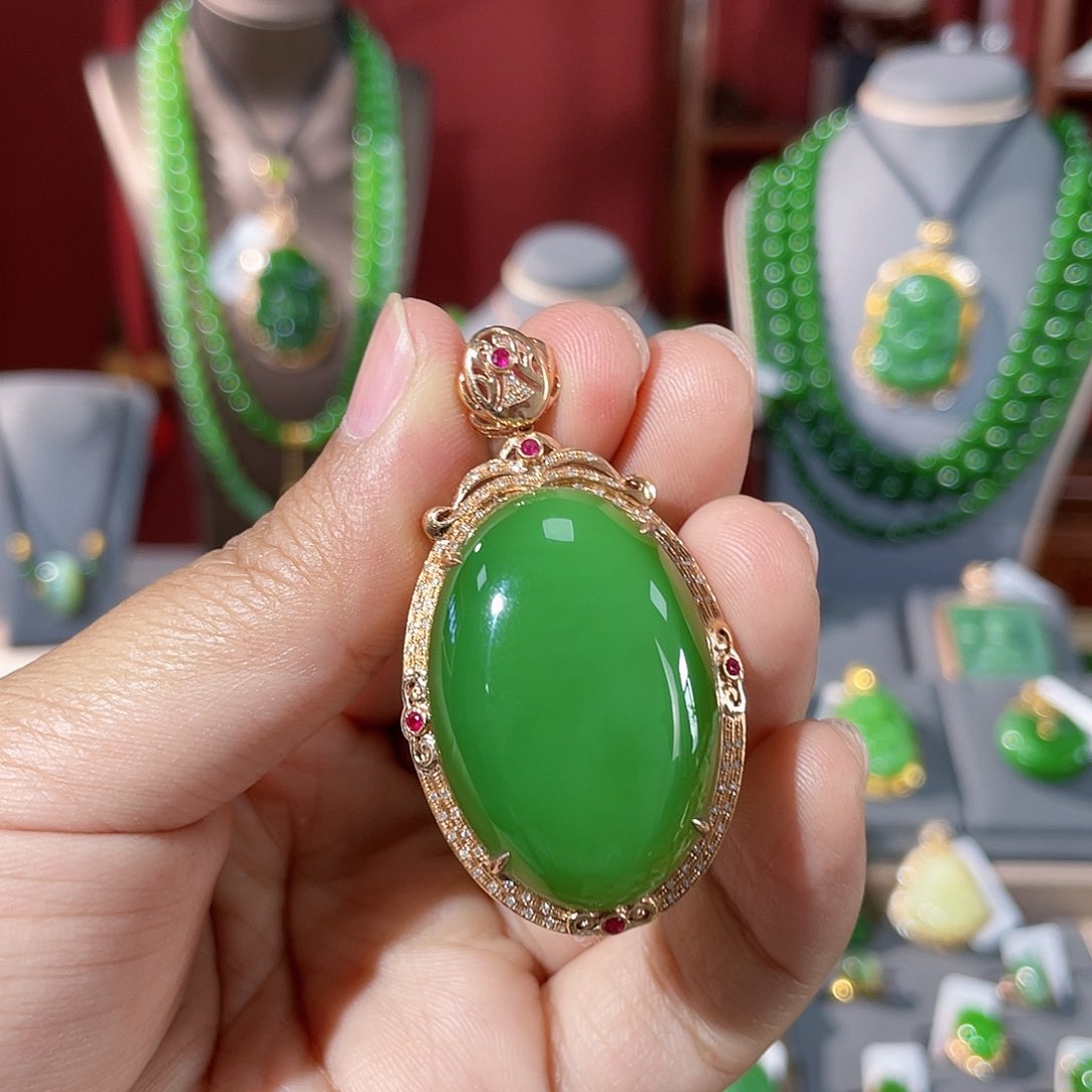 和田玉（碧玉）吊坠18K金镶嵌