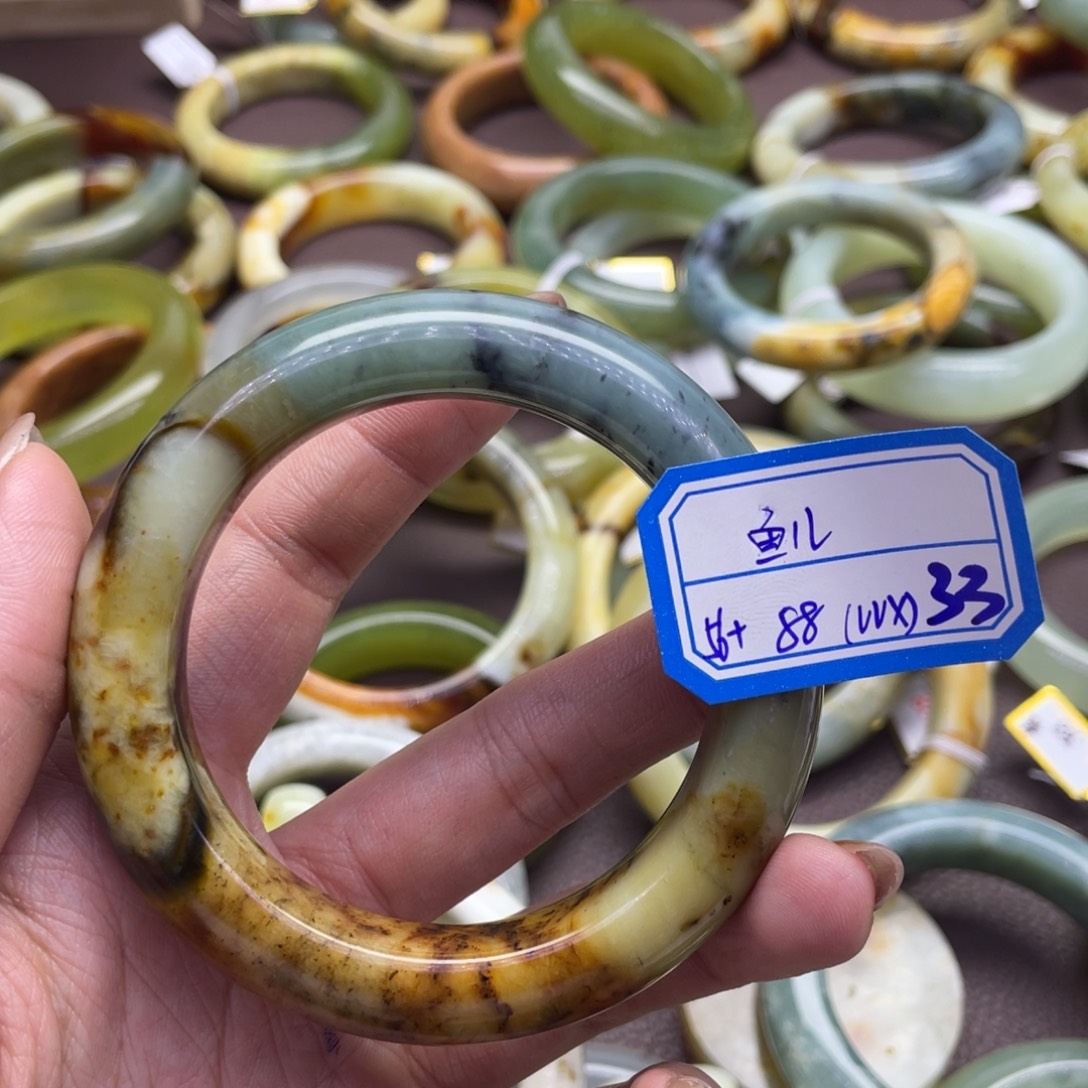 鱼***儿蛇纹石玉未镶嵌手镯