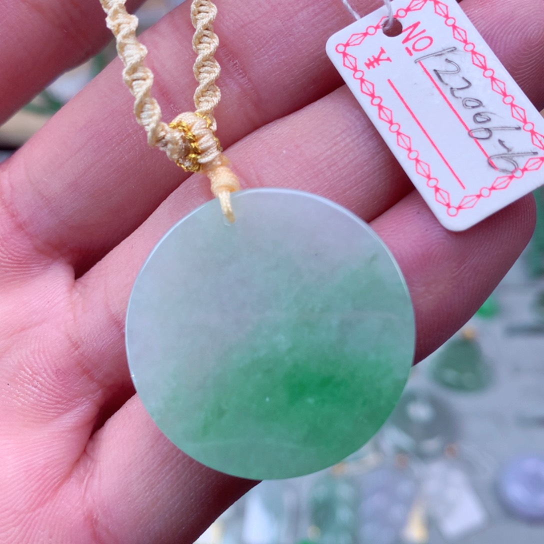 翡翠颈饰未镶嵌翡翠吊坠