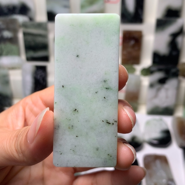 独山玉未镶嵌颈饰