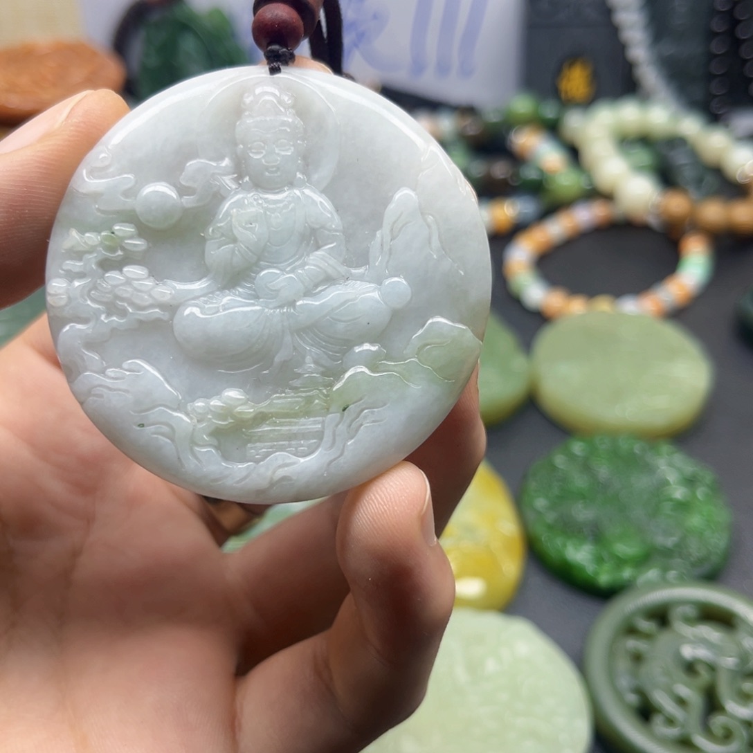 翡翠颈饰未镶嵌翡翠