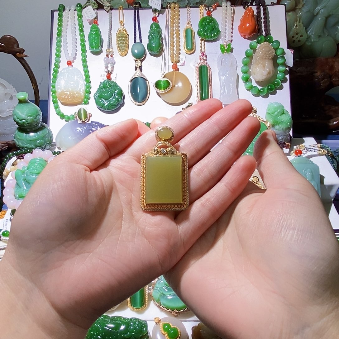 哎***6和田玉未镶嵌颈饰