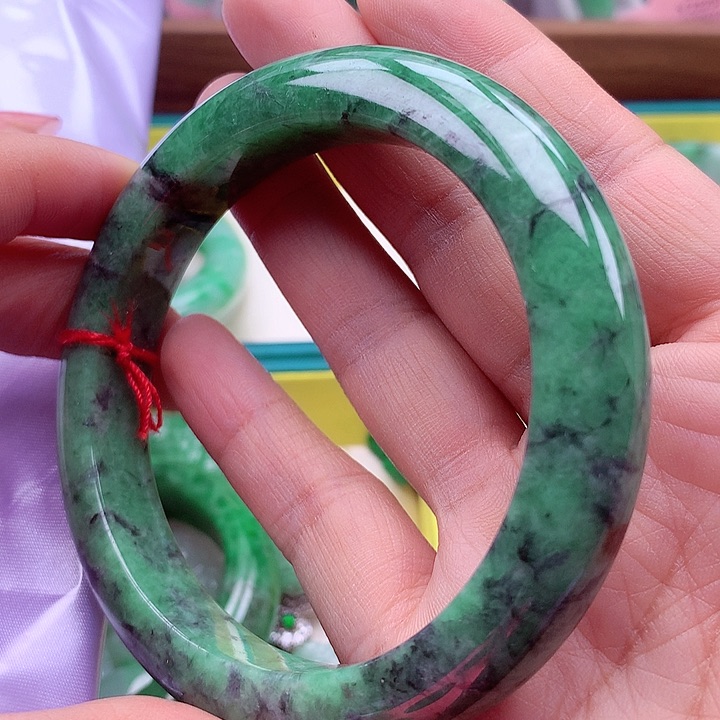 翡翠手镯未镶嵌翡翠