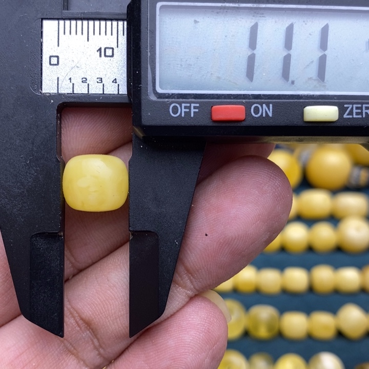 琥珀未镶嵌裸石32号11.1*9.7微瑕