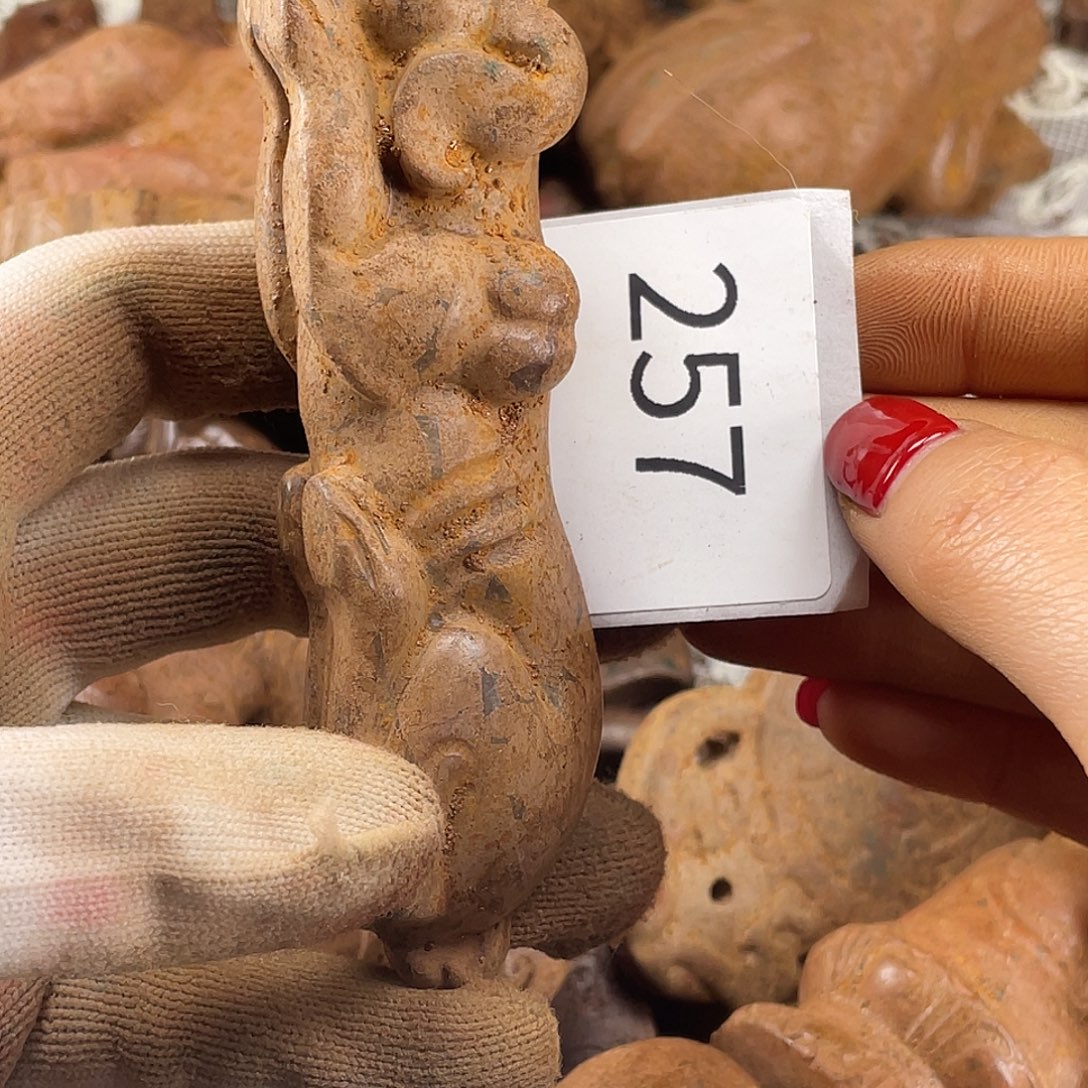 狼***吻和田玉（糖玉）未镶嵌挂件