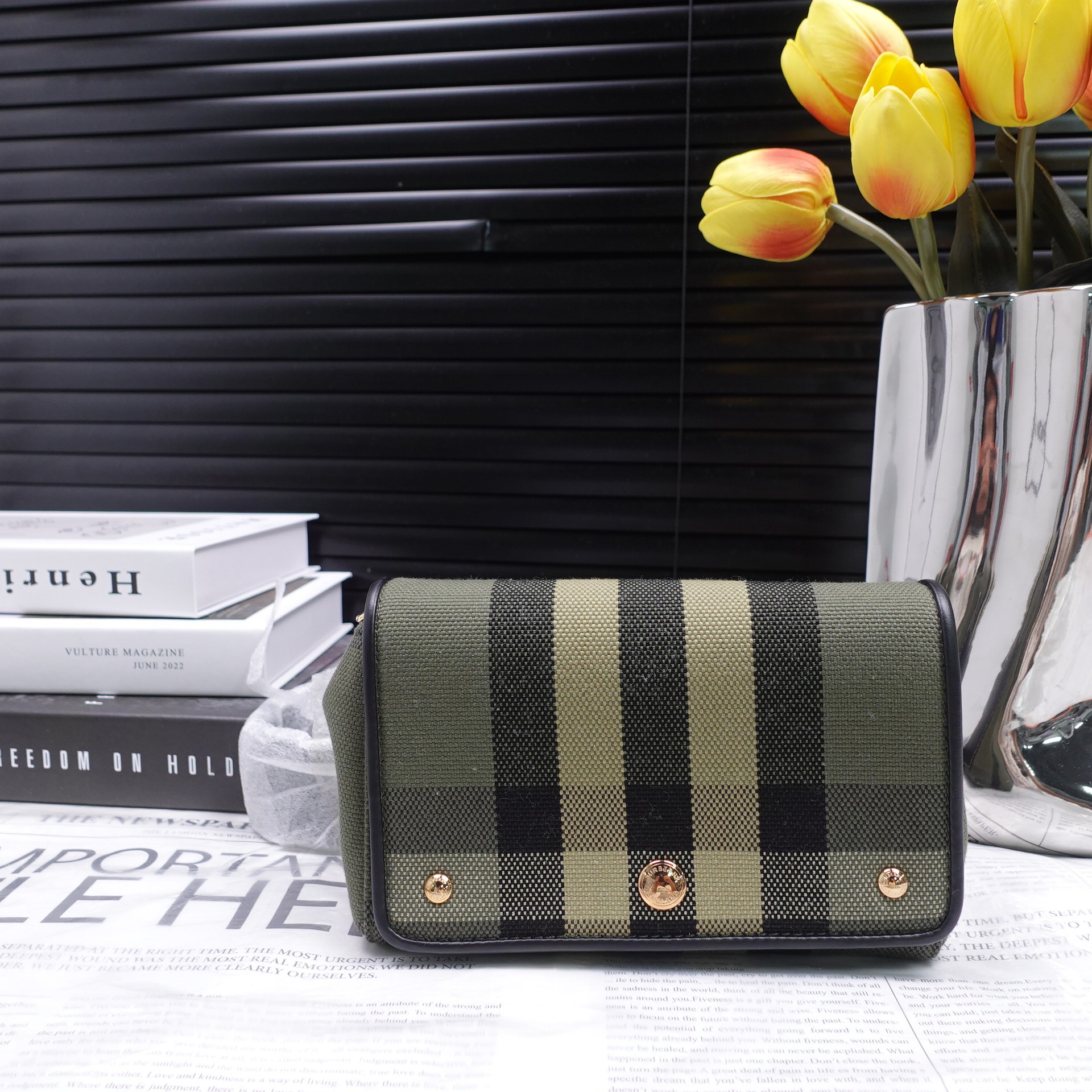 95新 BURBERRY/博柏利 绿色格纹斜挎包T10296052