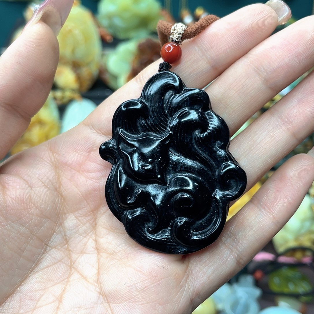 蛇纹石玉颈饰未镶嵌