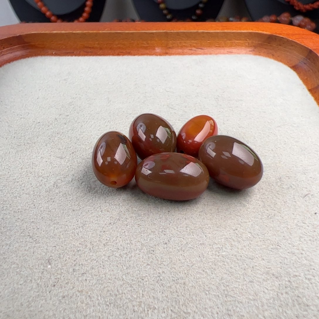 南红玛瑙未镶嵌（包浆随型14*9发一）