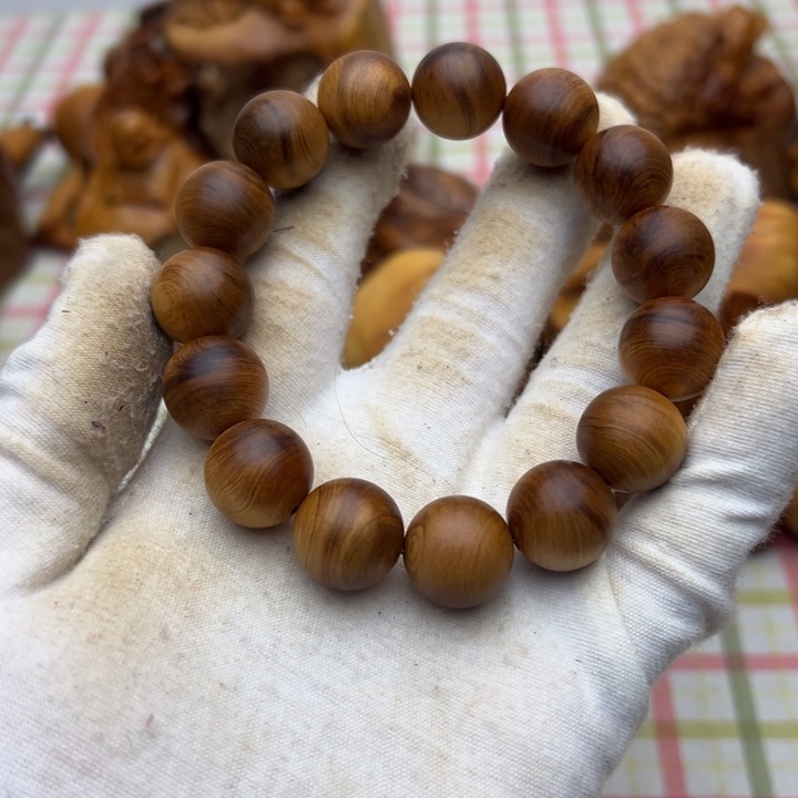 s***r柏木（崖柏）陈化老料手串把件 