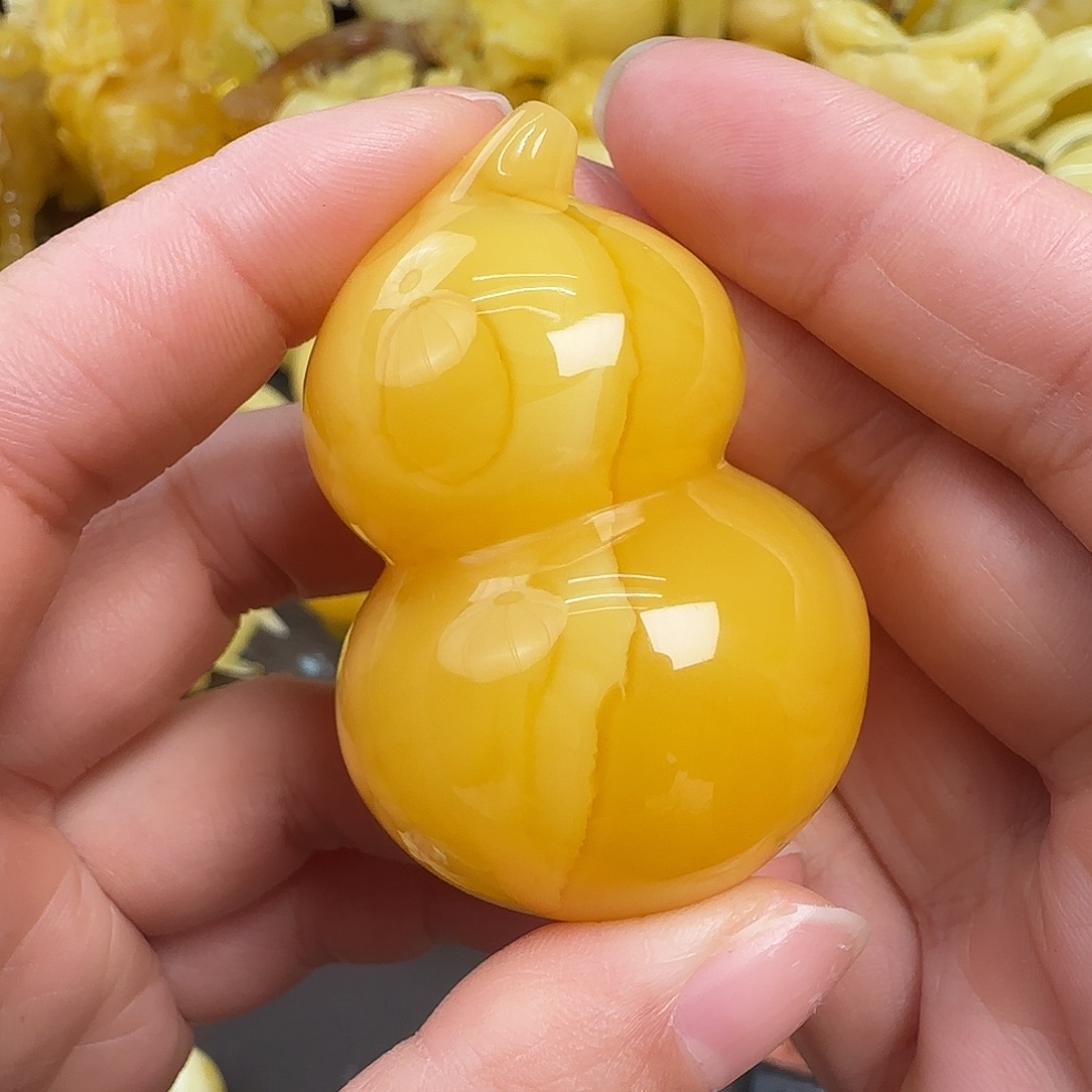 蜜蜡未镶嵌珠宝奇石