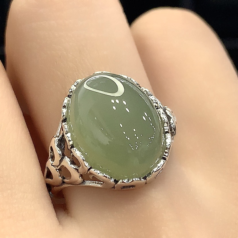 凤尾花大椭圆青玉戒指