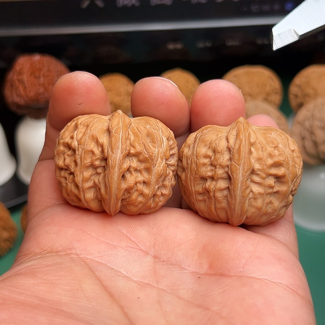 文玩核桃把件元宝39