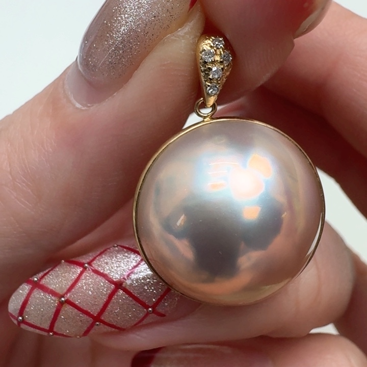 拼合珍珠（马贝珠）颈饰18K金镶嵌