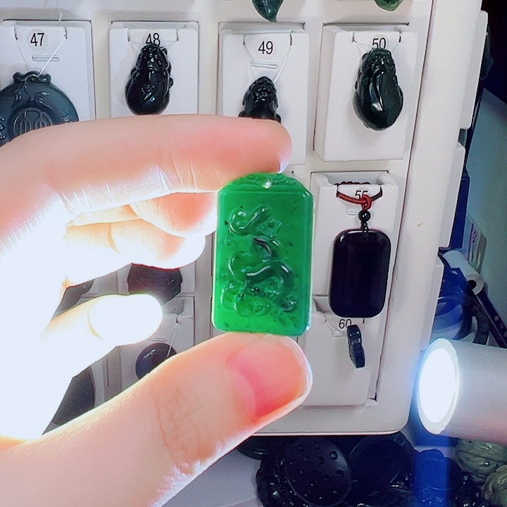 蛇纹石玉颈饰未镶嵌