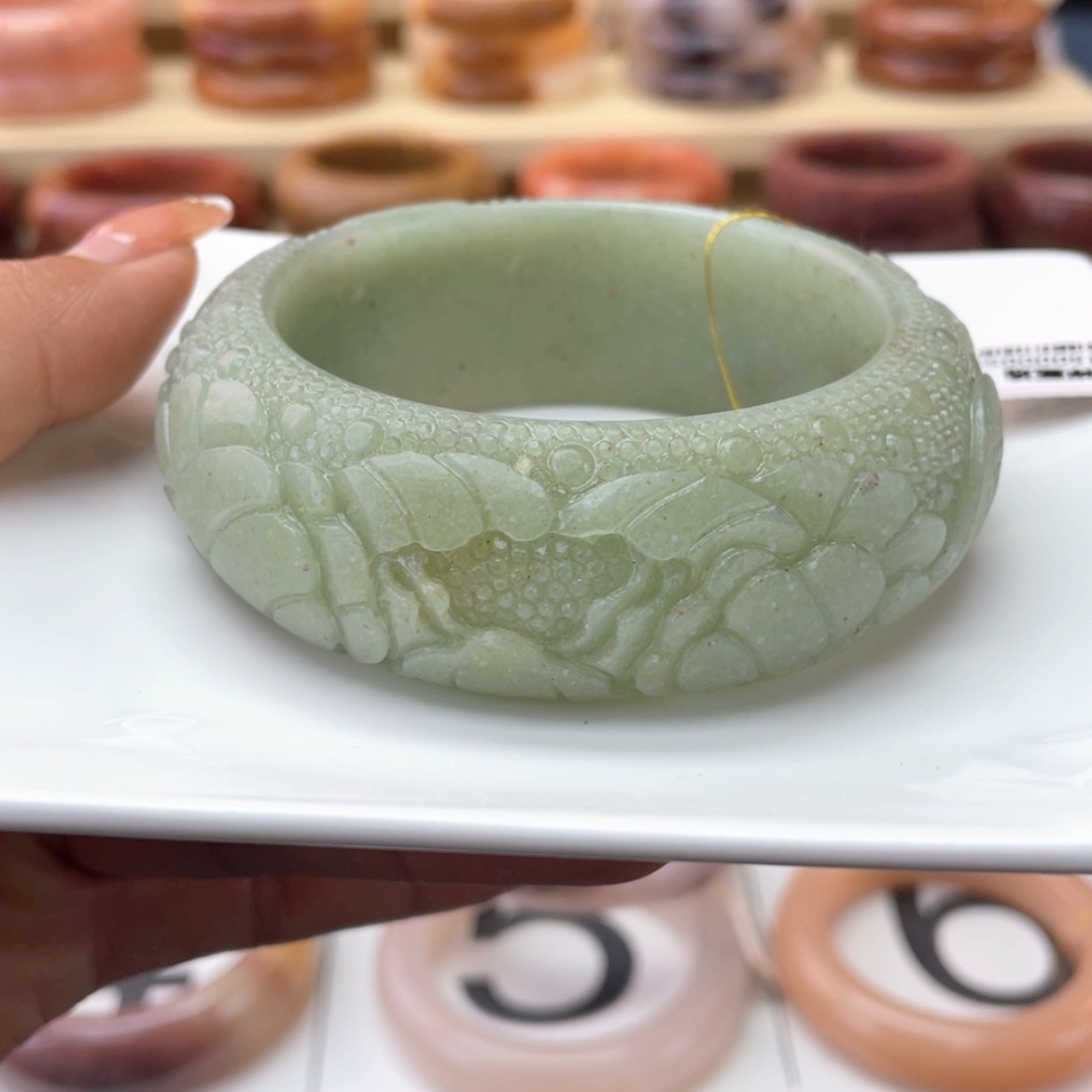 【闪购商品】石英质玉手镯未镶嵌初*