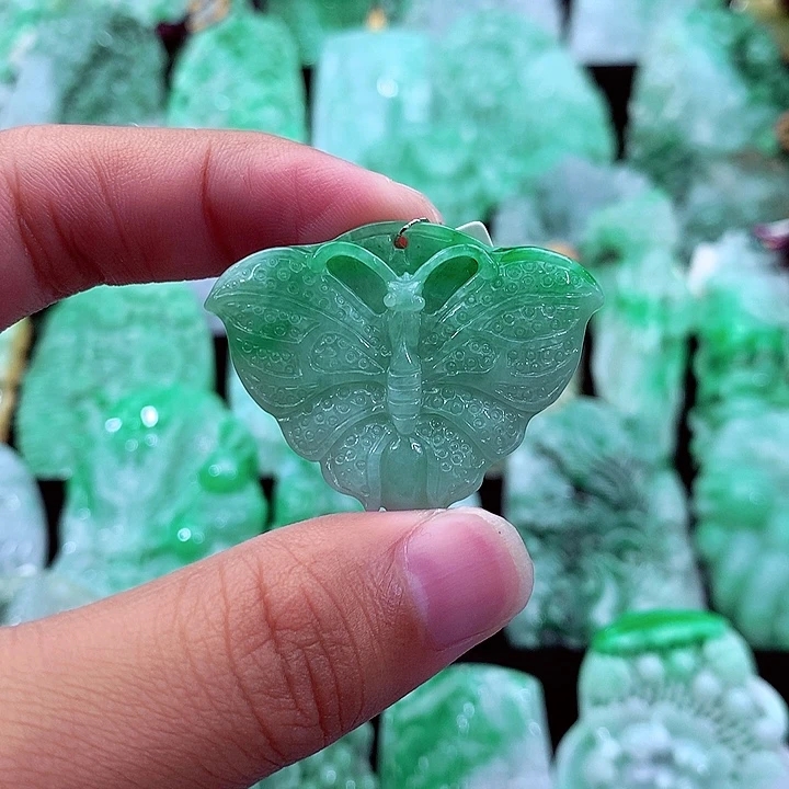 天然A货翡翠蝴蝶