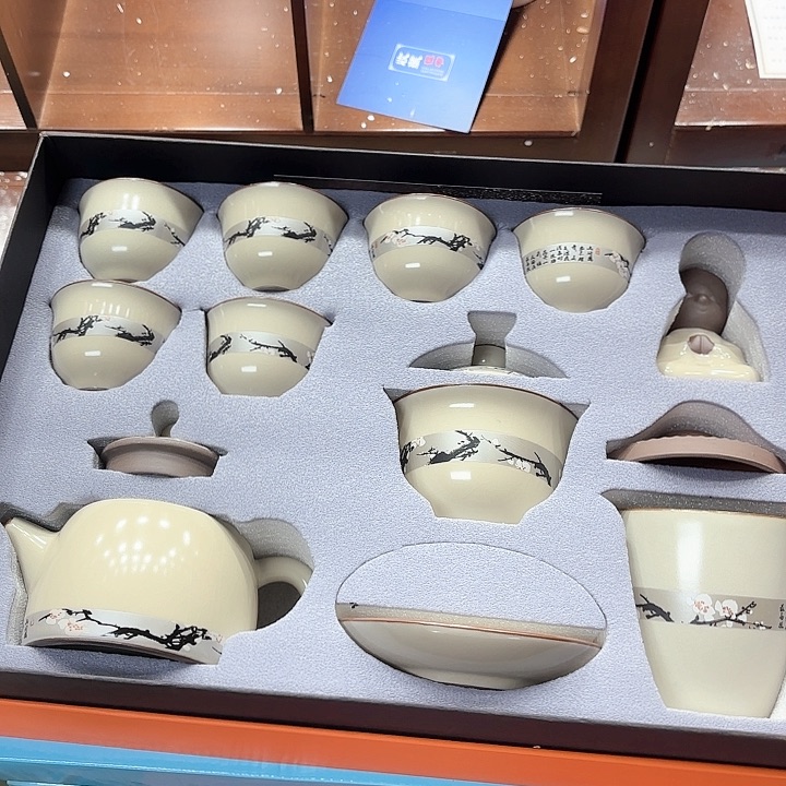 孤品茶具套装等。           