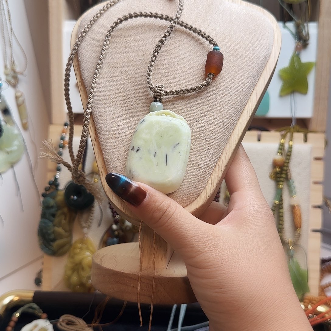 暖****蛇纹石玉合金颈饰