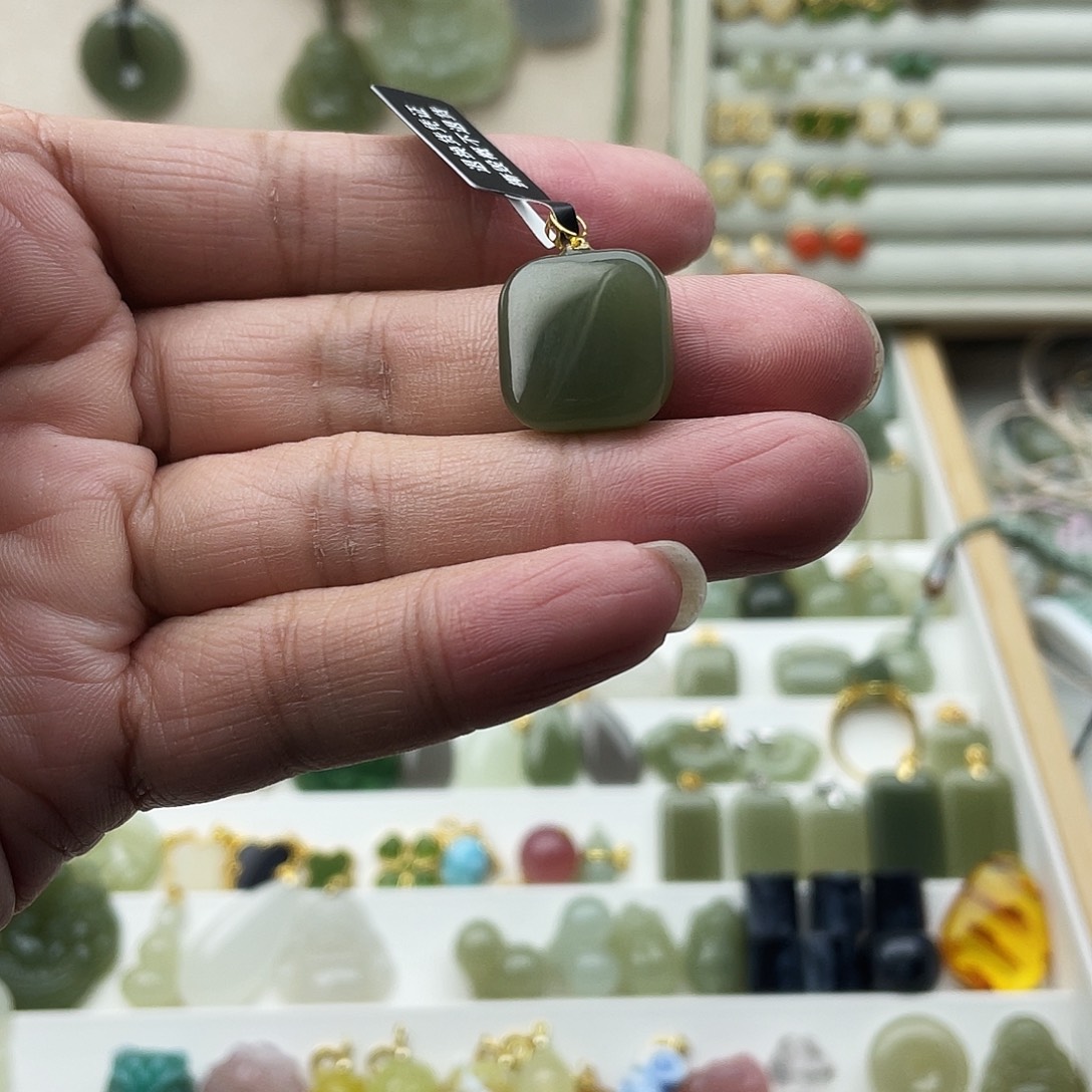 和田玉18K金镶嵌吊坠(不含链)