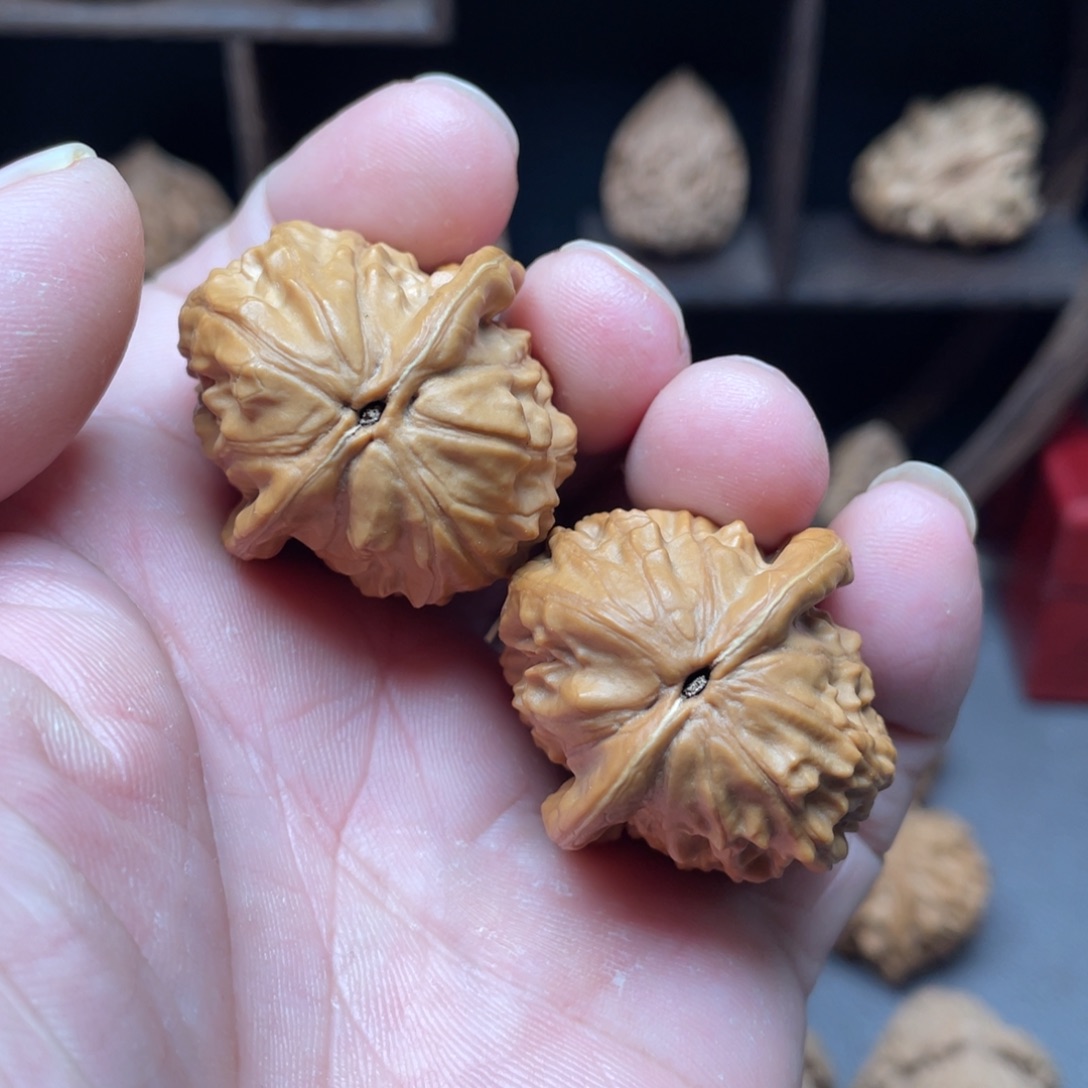 桃核把件35全品大红袍