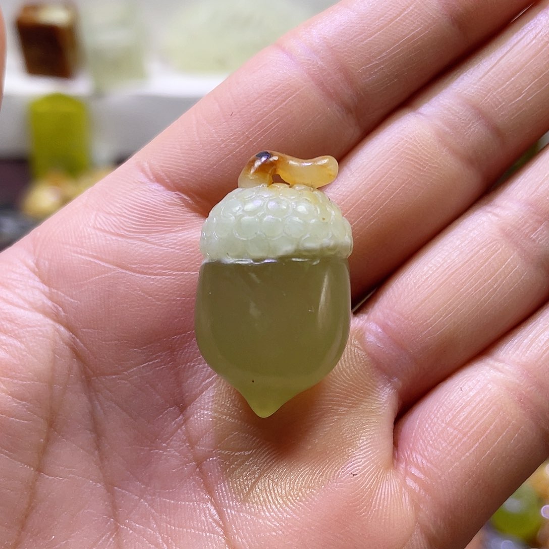 蛇纹石玉颈饰未镶嵌