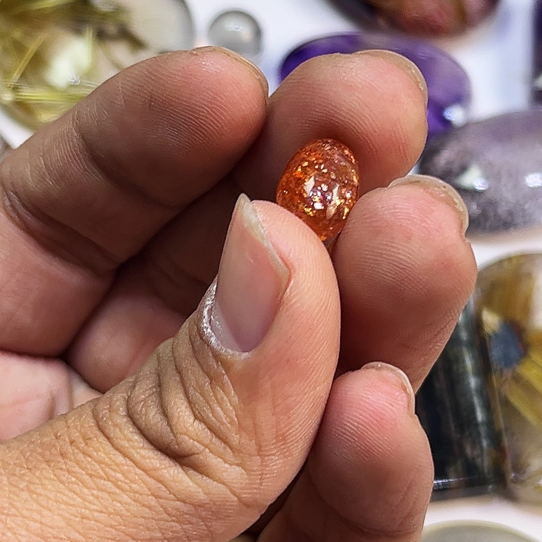 琉***儿未镶嵌水晶颈饰金太阳