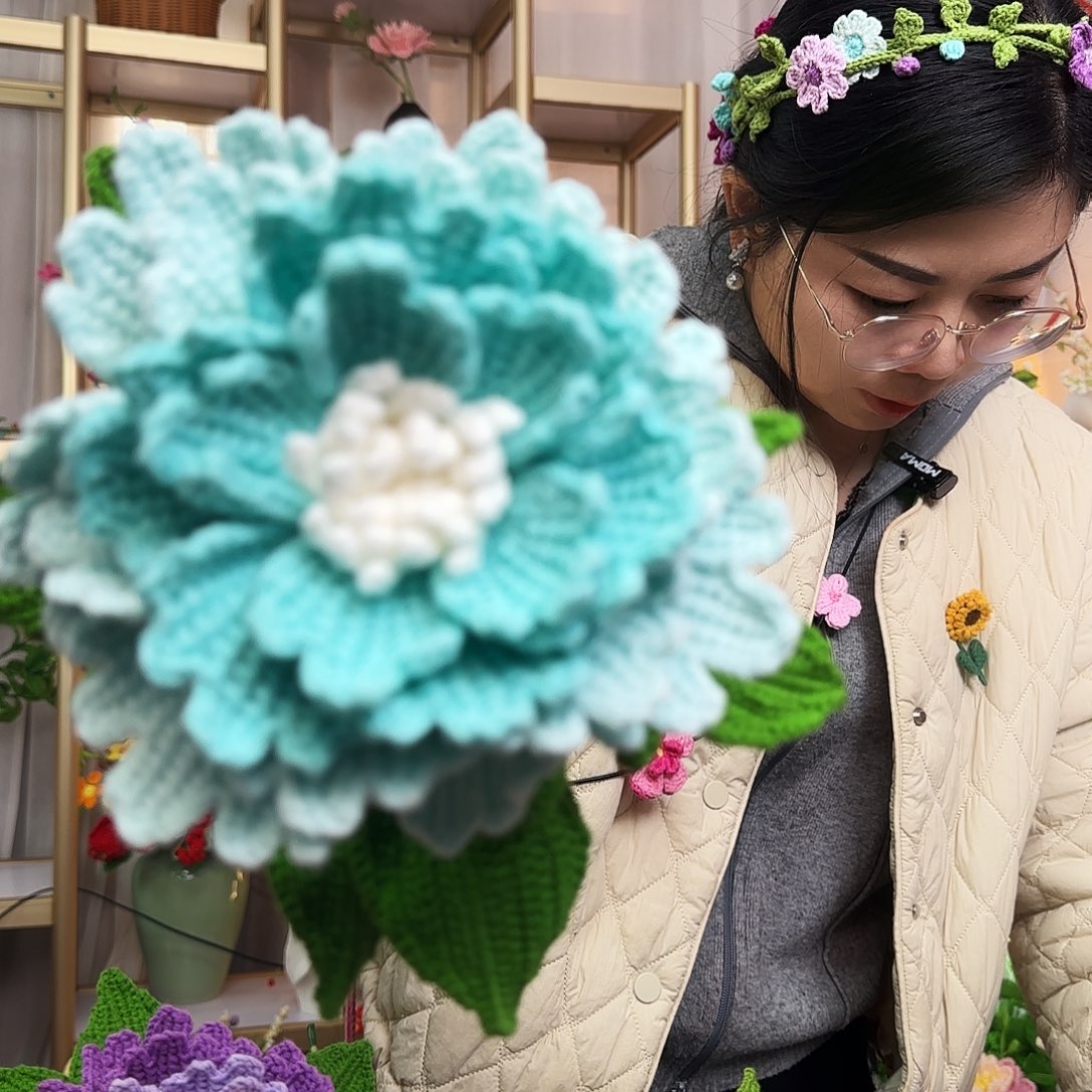 手工钩织设计牡丹花