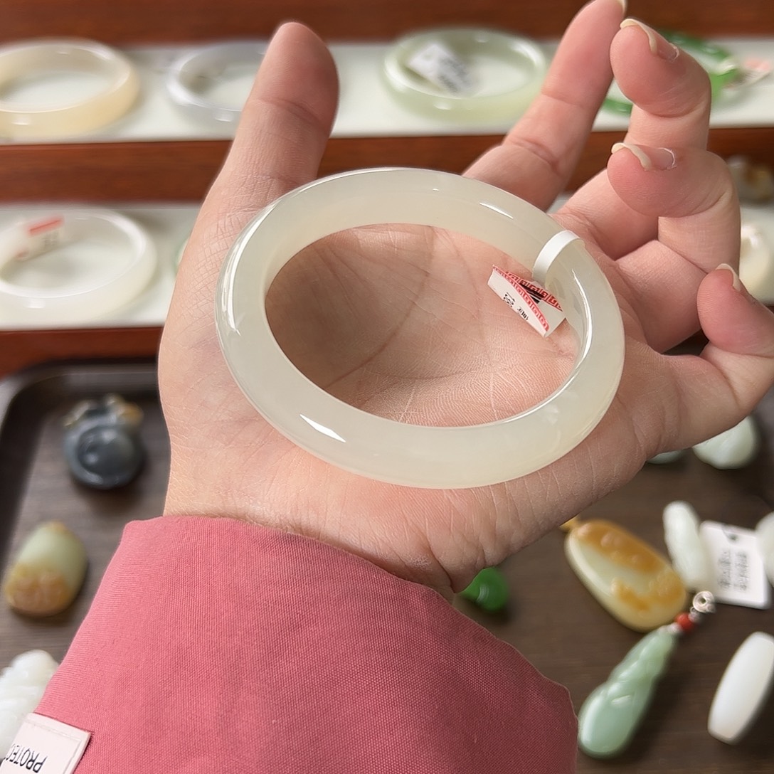 和田玉未镶嵌手镯