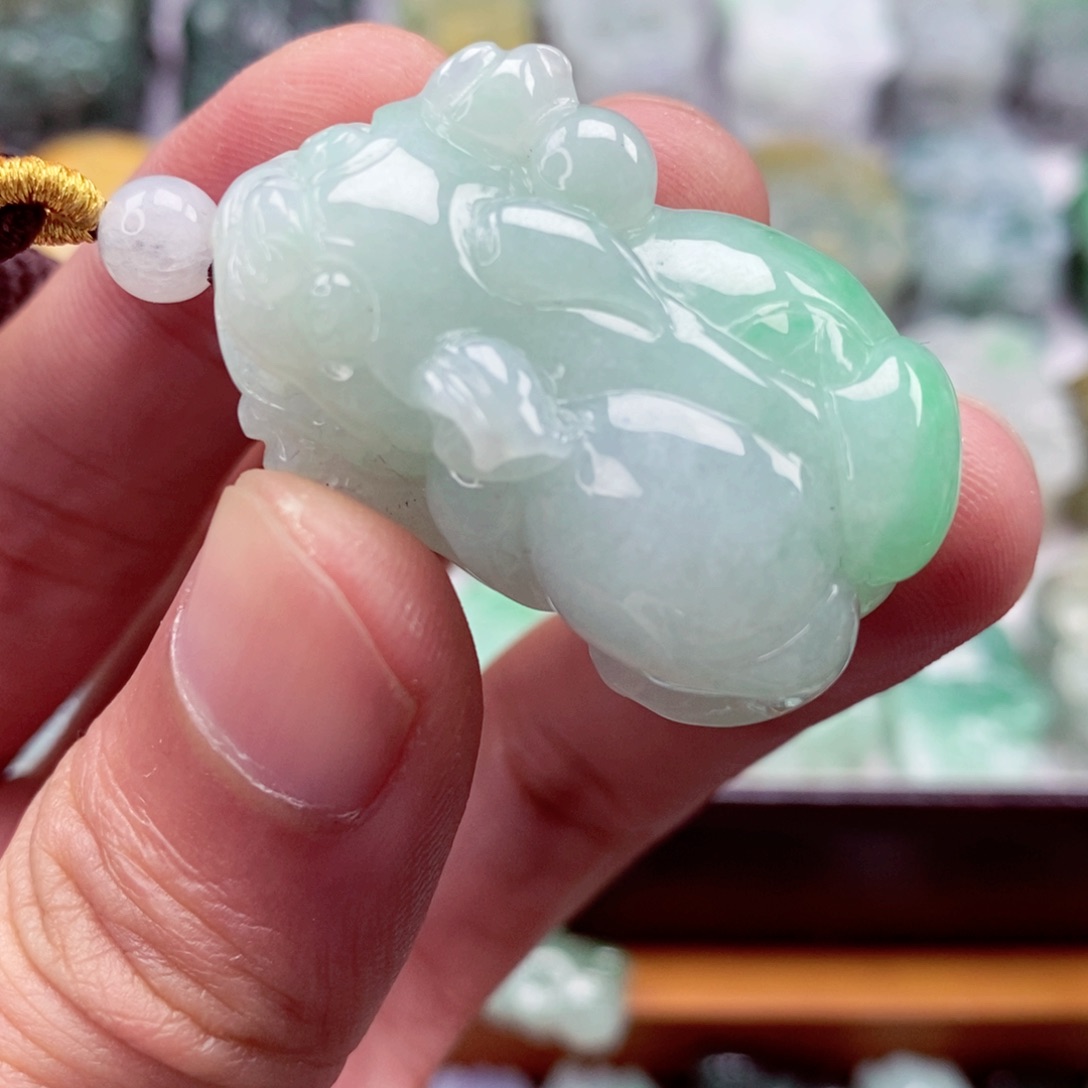 翡翠颈饰未镶嵌翡翠