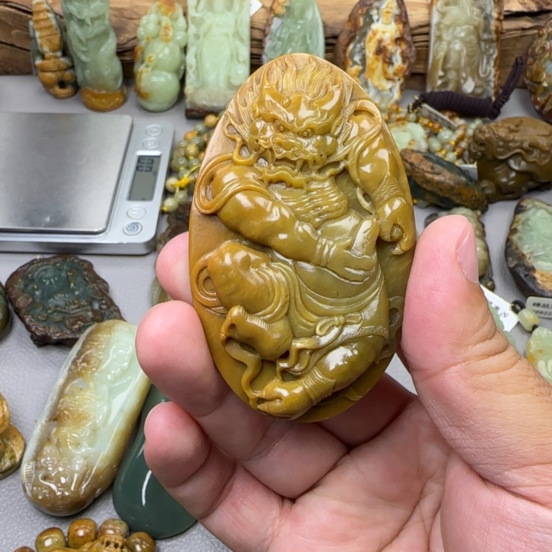 李***鹏岫岩河磨玉（透闪石质玉）未镶嵌珠宝奇石