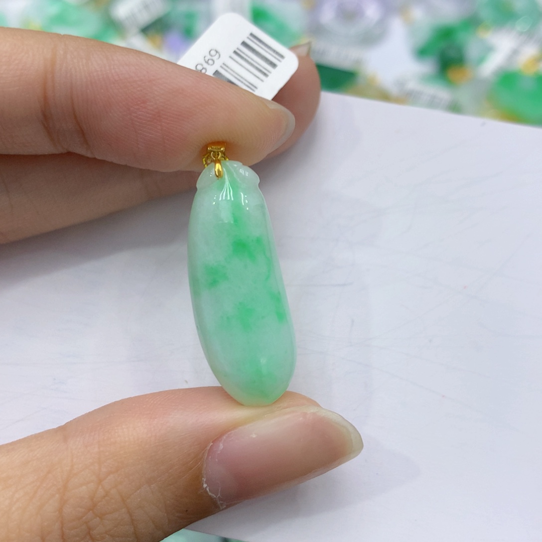 颈饰18K金镶嵌翡翠