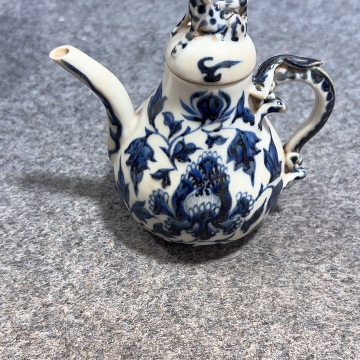 青花柴烧带盖茶壶一个