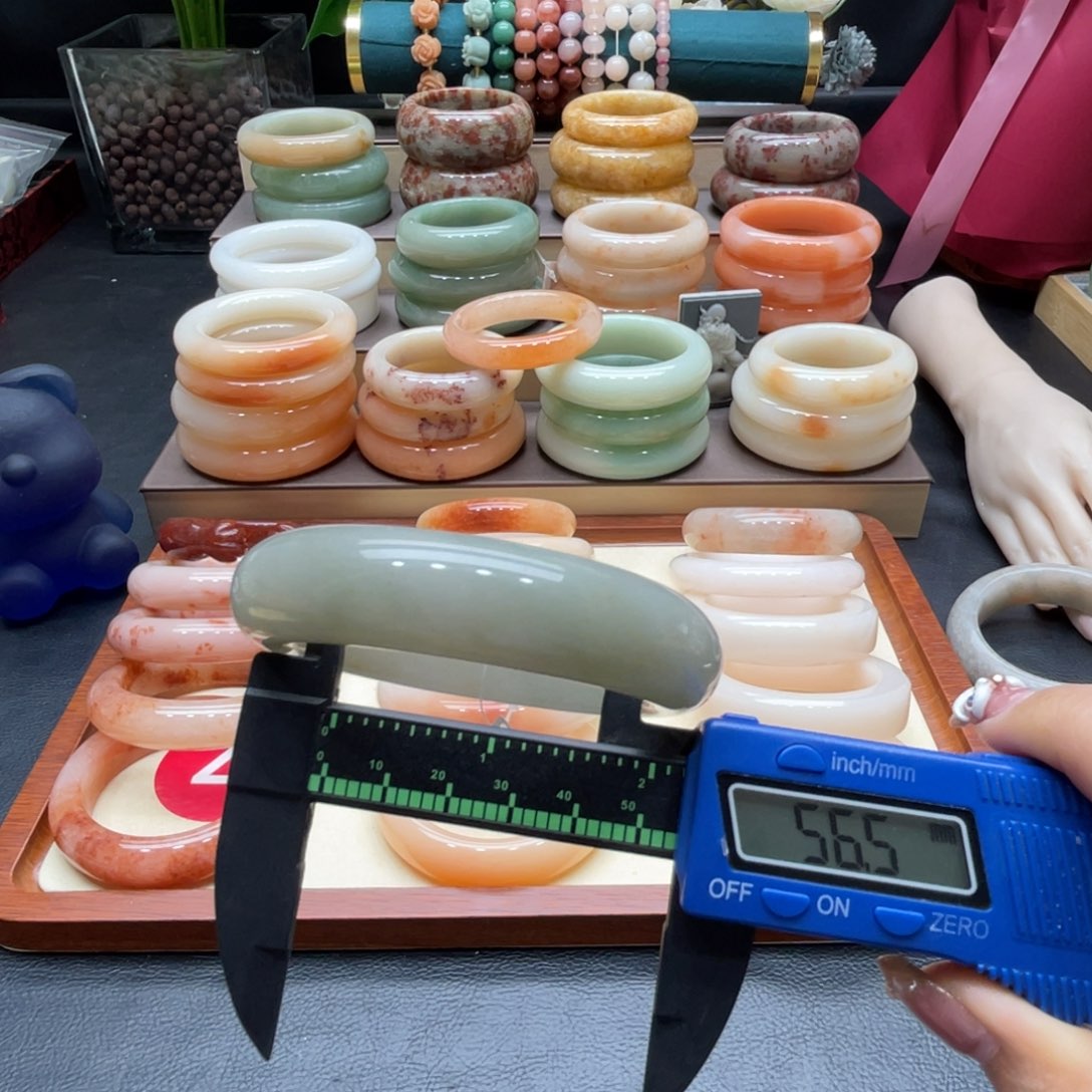 石英质玉未镶嵌手镯