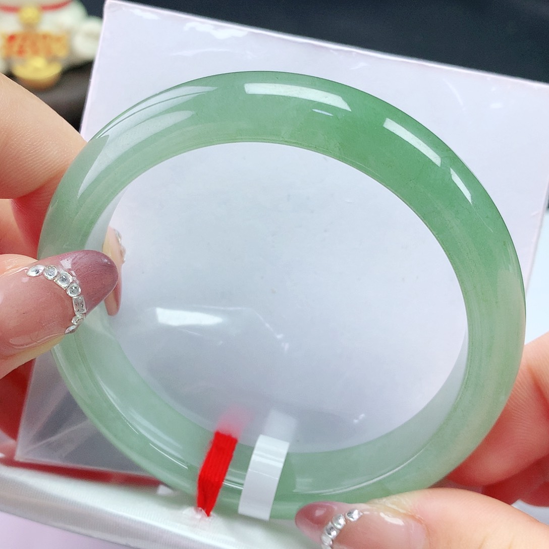 翡翠手镯未镶嵌58圈