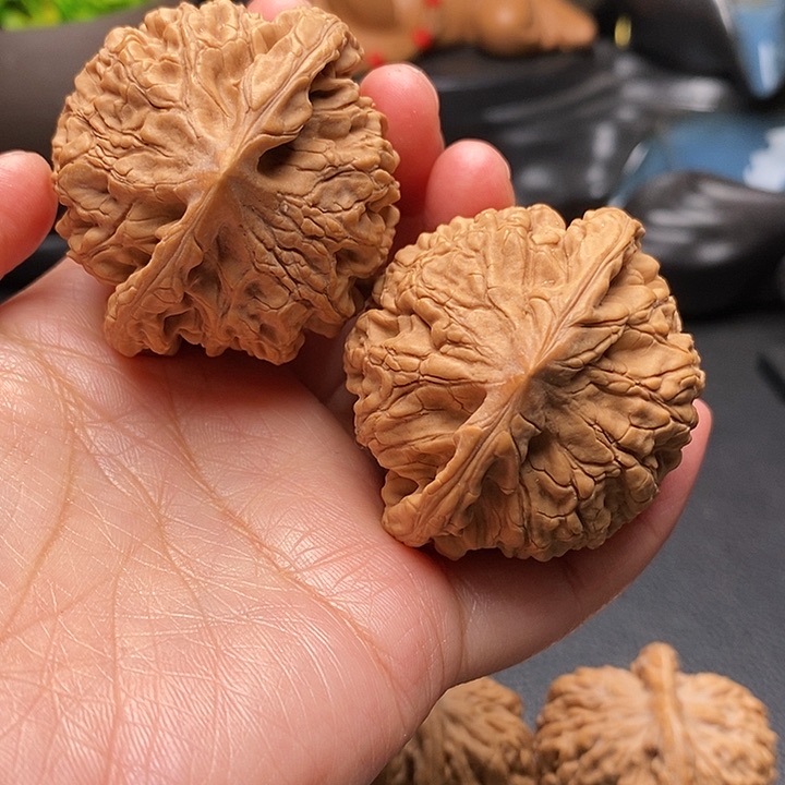 文玩核桃吊坠祥云纹48尺