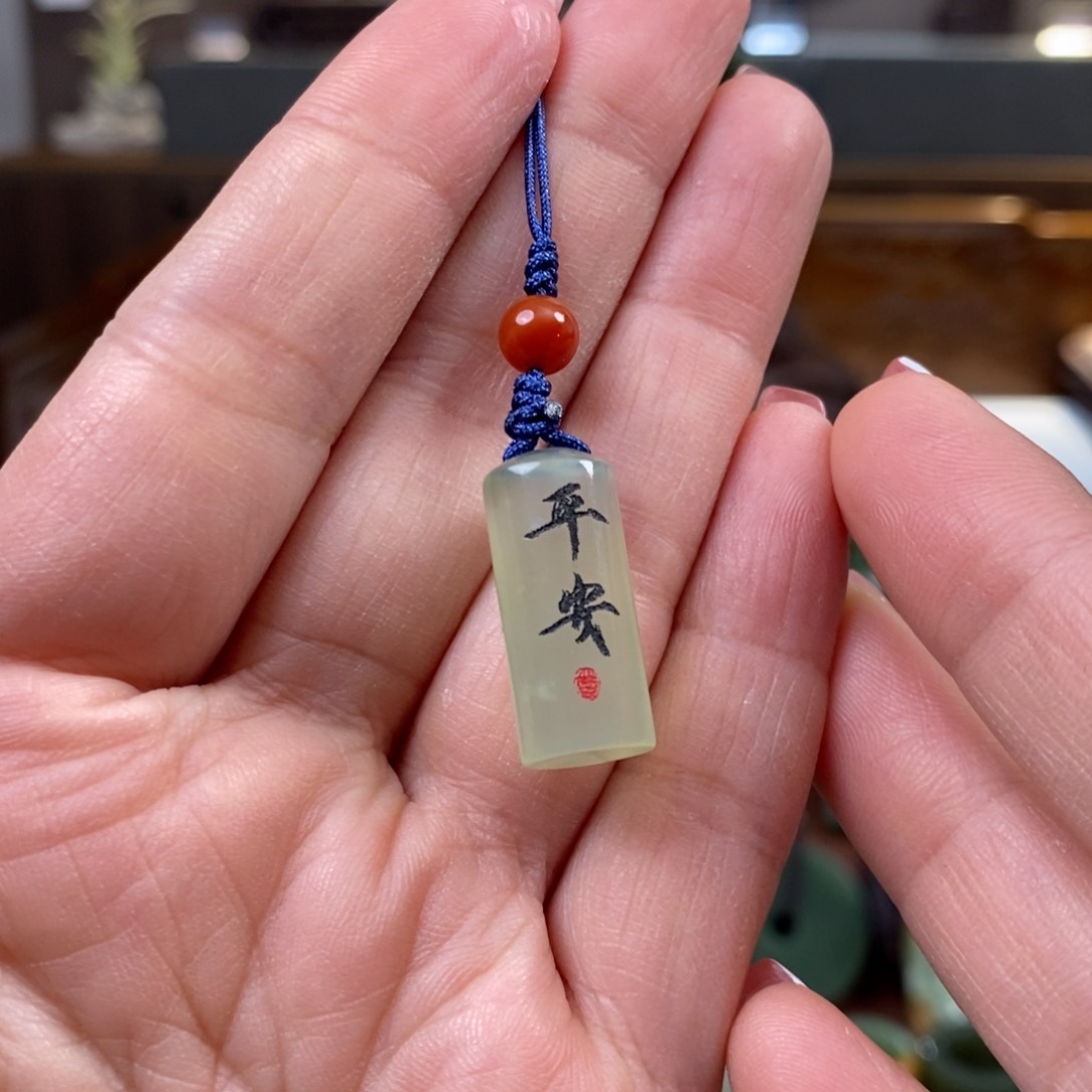 蛇纹石玉挂件未镶嵌