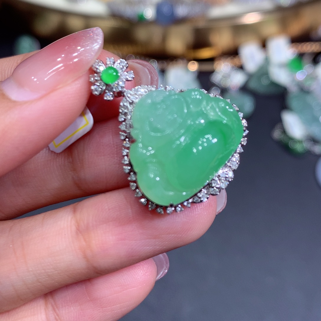 翡翠吊坠(赠链)18K金镶嵌