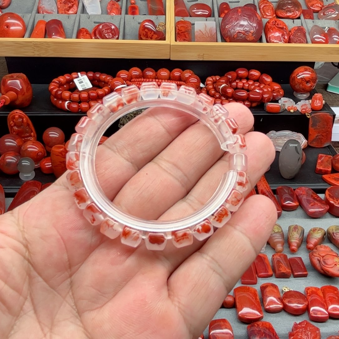 南红玛瑙手串未镶嵌