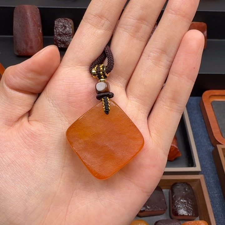 蜜蜡吊坠(赠链)未镶嵌