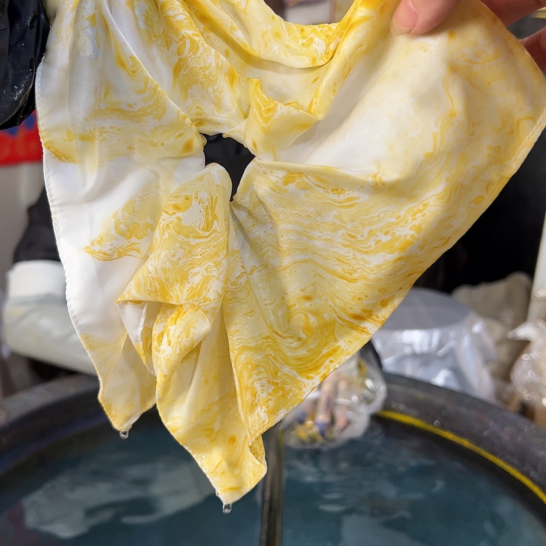 163缎面方巾发圈碎金金