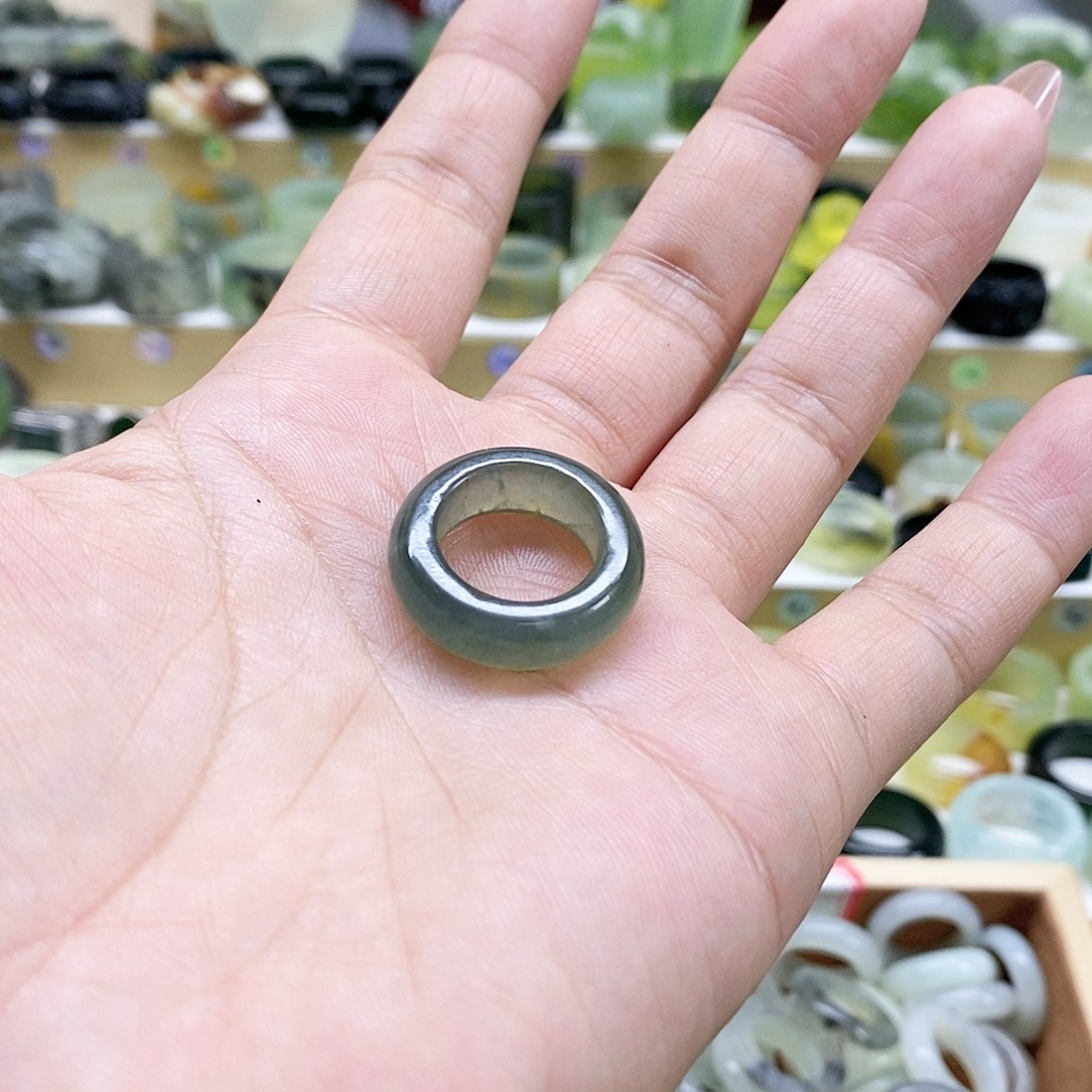 岫玉天然玉石未镶嵌一****?