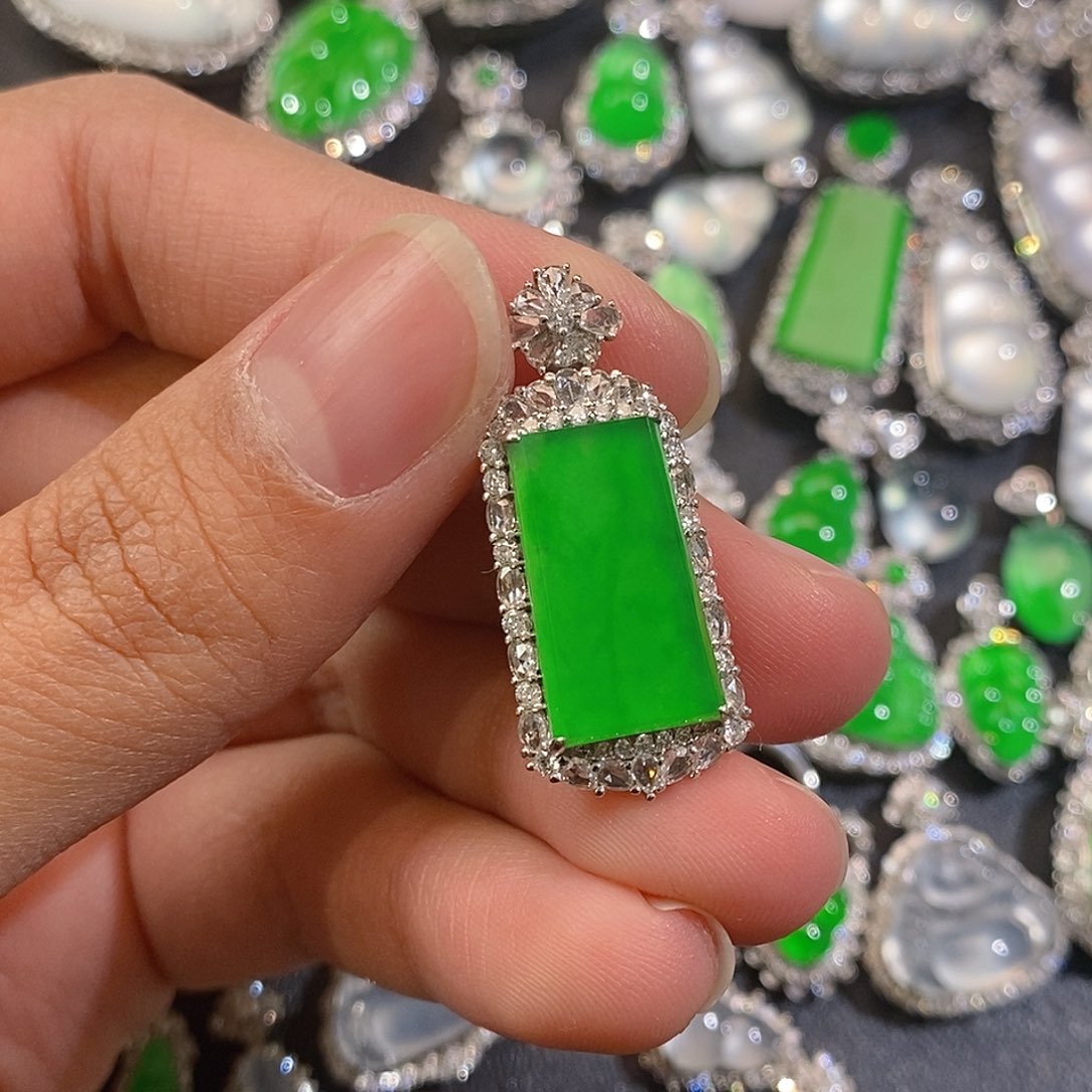 翡翠颈饰18K金镶嵌天然缅甸A货翡翠