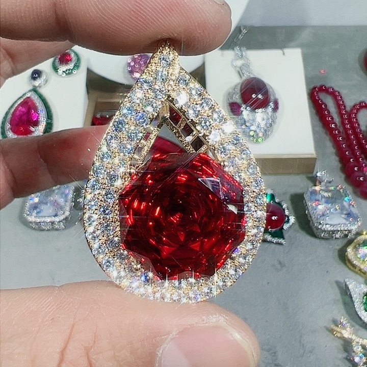 红宝石颈饰未镶嵌