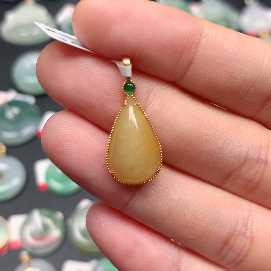 颈饰18K金镶嵌翡翠翡翠吊坠