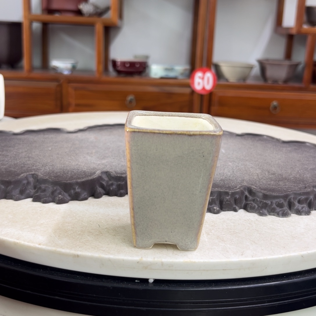 紫砂花盆瑕疵7-5。）在。