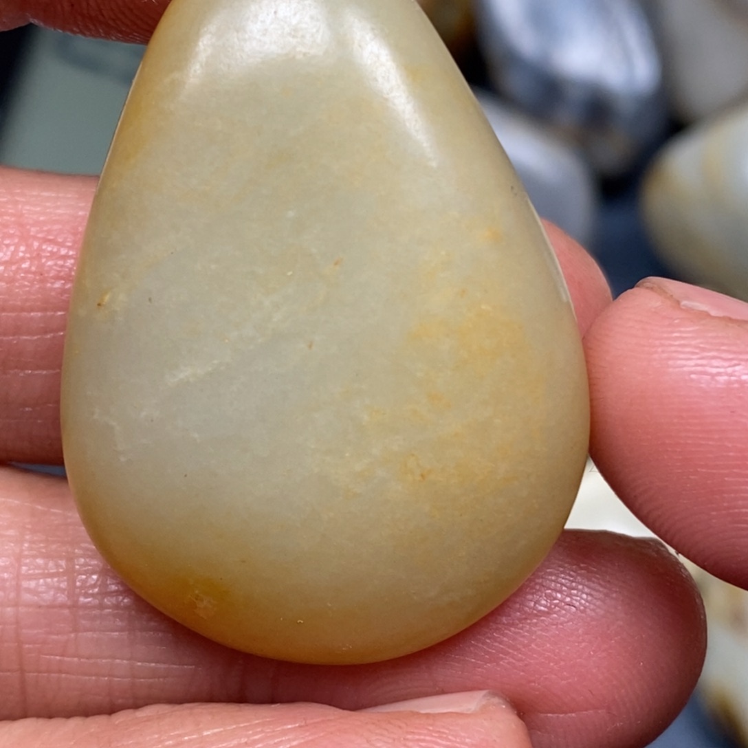 和田玉挂件足铂镶嵌